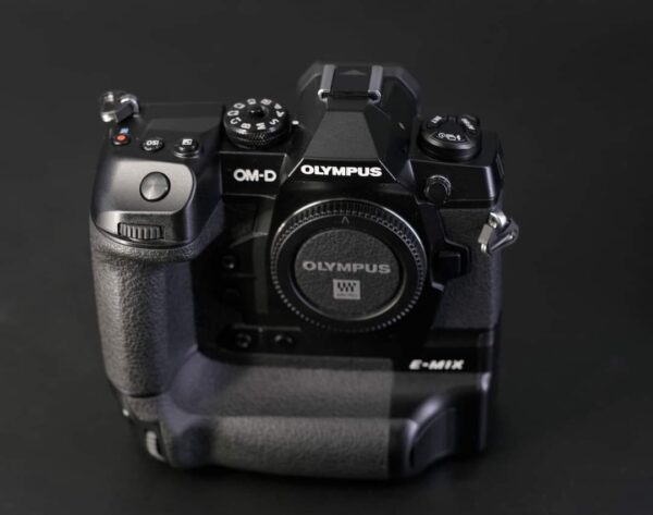 Olympus E-M1X - Sông Hồng camera